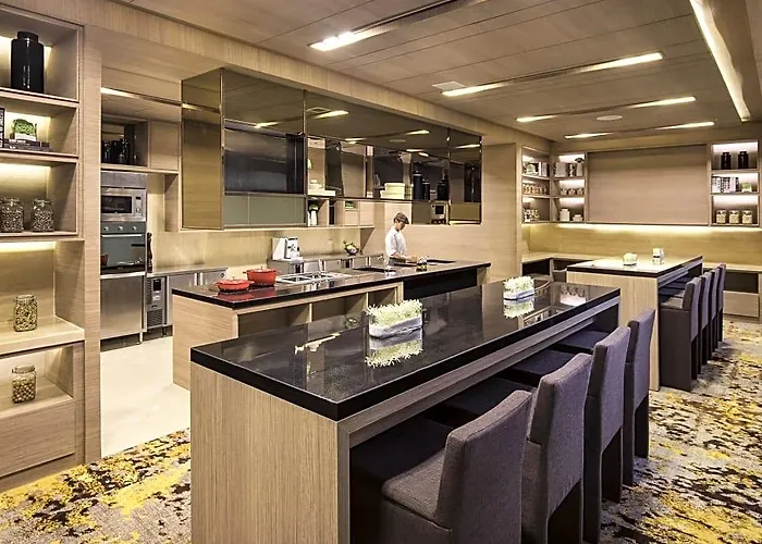 Hotel Solitaire Sukhumvit 11 By Kingston 4*